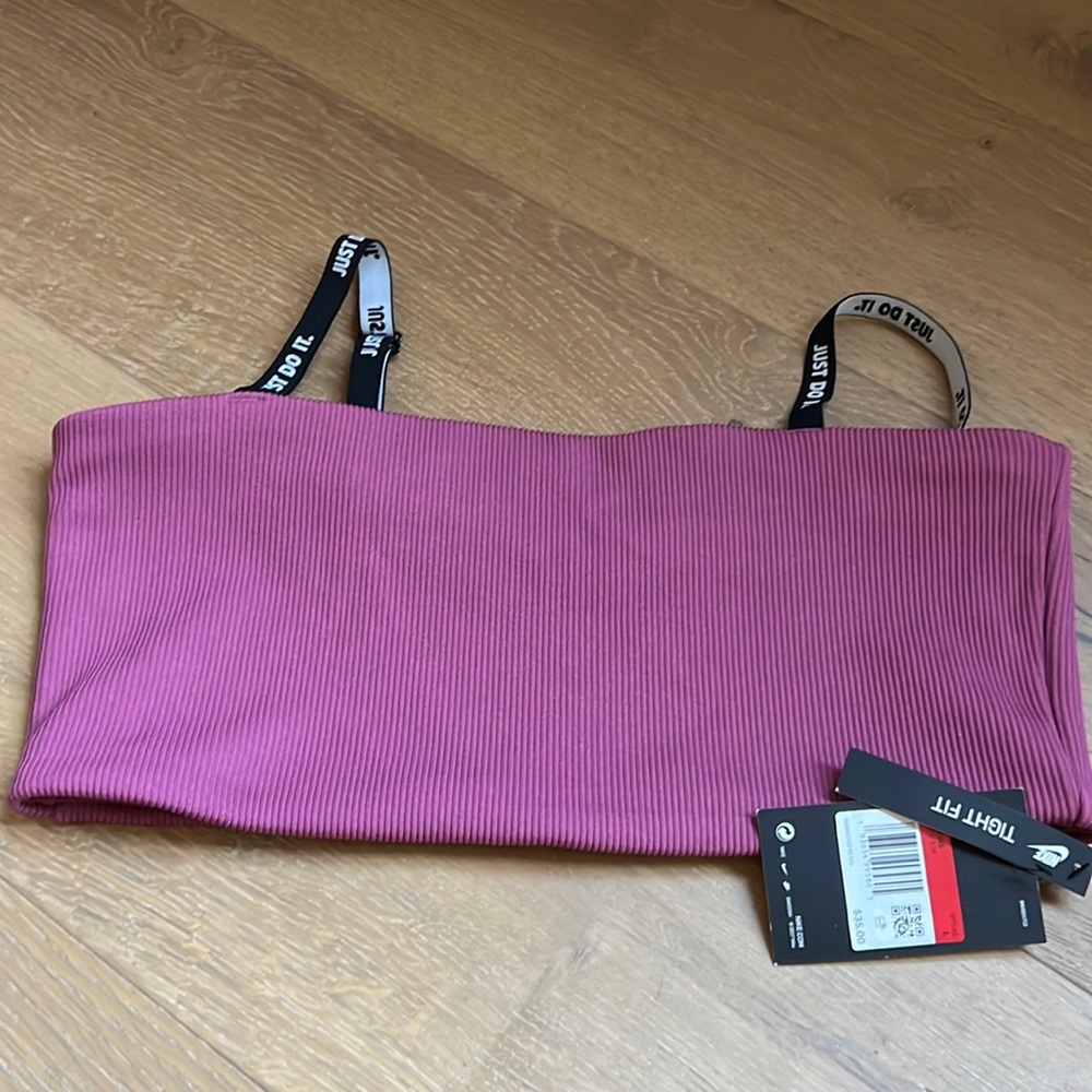 NWT! Nike magenta ribbed sports bra